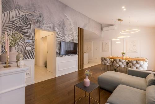 Podstrana Apartment | Stunning seaview,spacious chic family oasis Loani