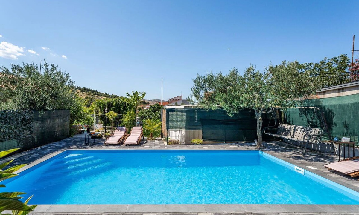 Zaboric House | Stunning villa for 5 guests with A/C, WIFI, private pool, TV and terrace