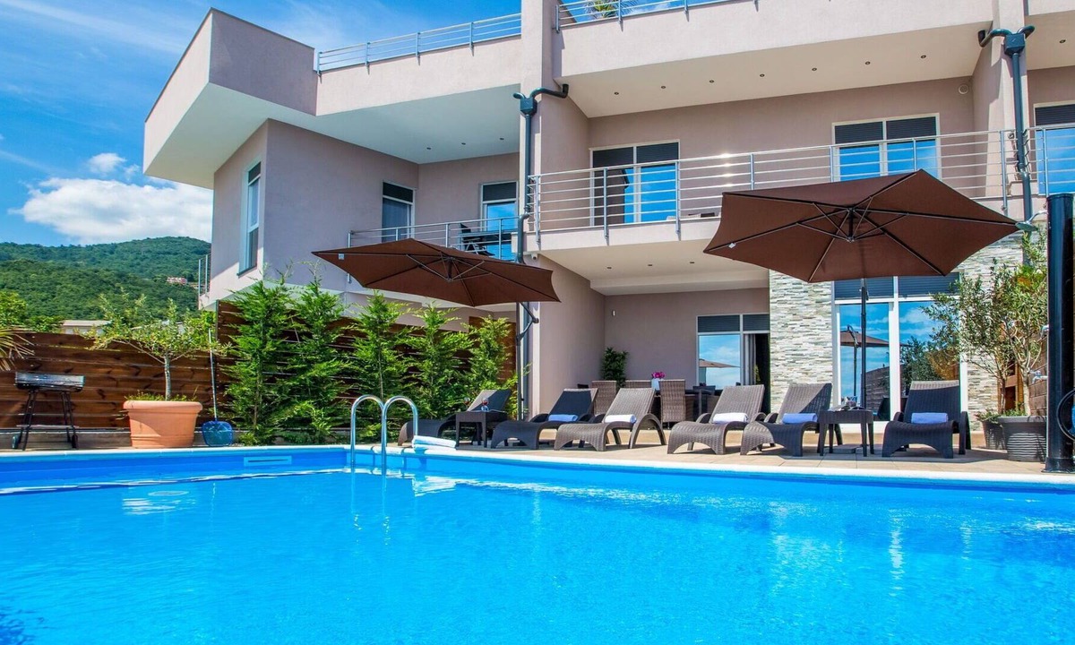 Mihotici House | Stunning villa for 8 guests with private pool, WIFI, A/C, TV, terrace and parking