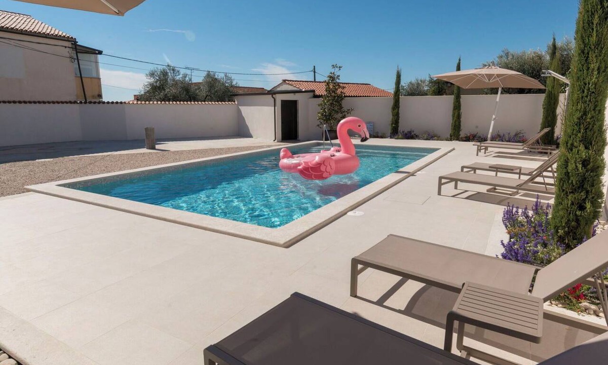 Valica House | Stunning villa with hot tub, A/C, internet, private pool, TV, terrace and pets allowed