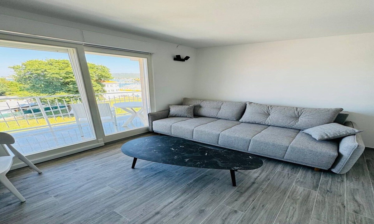 Sukosan Apartment | Stylish Couple Getaway Near Beach