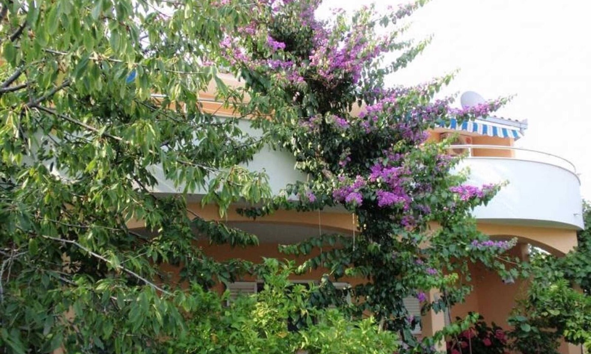 Kastel Stafilic Apartment | Sunny 2+1 apartment with balcony