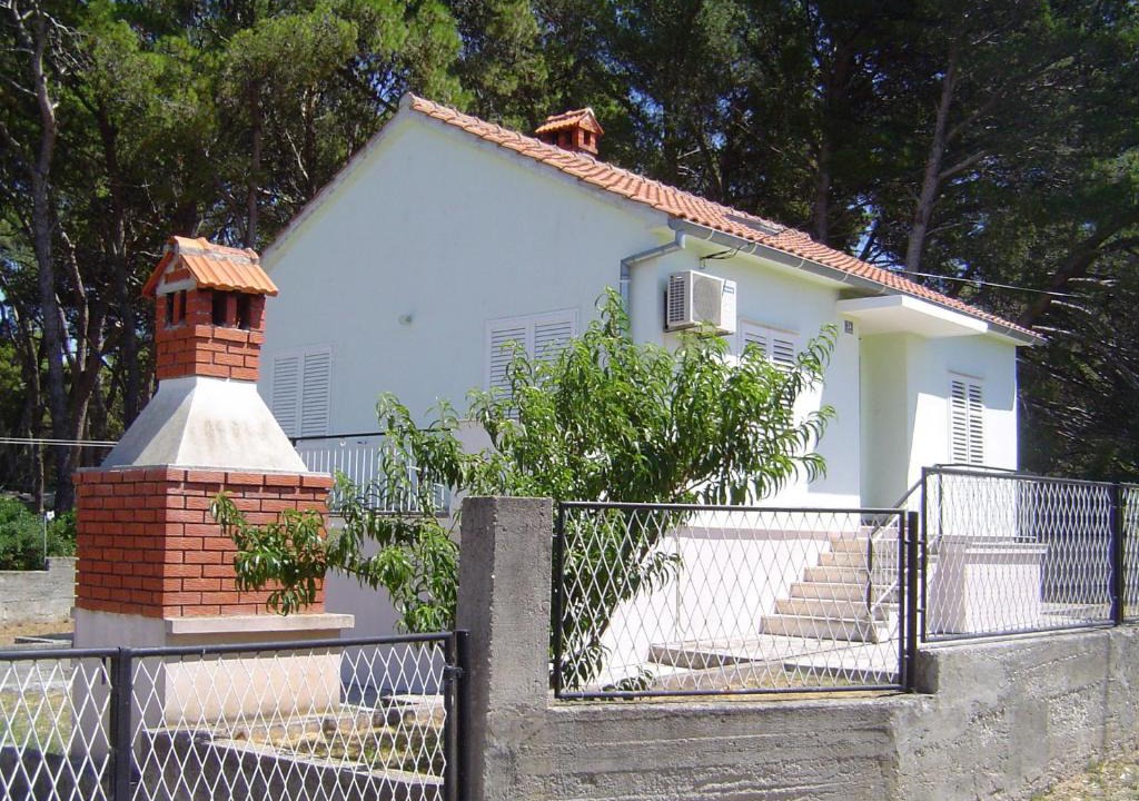 Susica House | Susica Villa Sleeps 6 Air Con