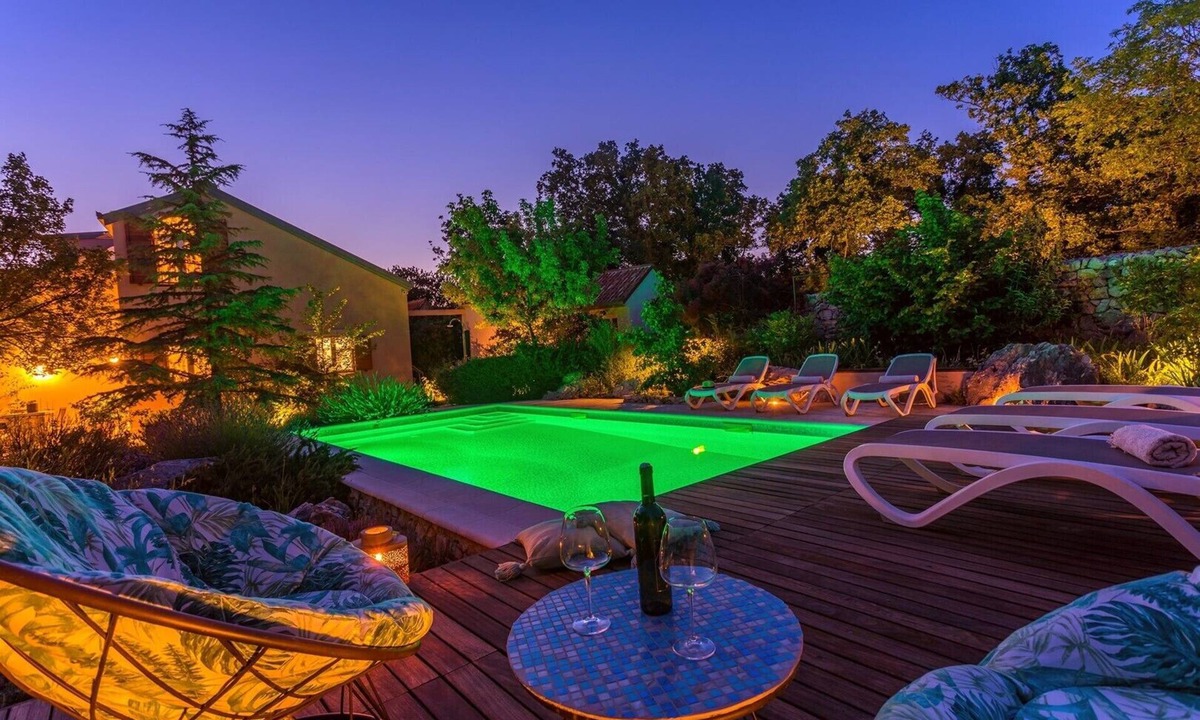 Sestanovac Villa | Tajina Kuca, Villa for 6 people with a botanical garden, 32 sqm heated pool with hydro massage, playground, 2 bedrooms, 2 bathrooms