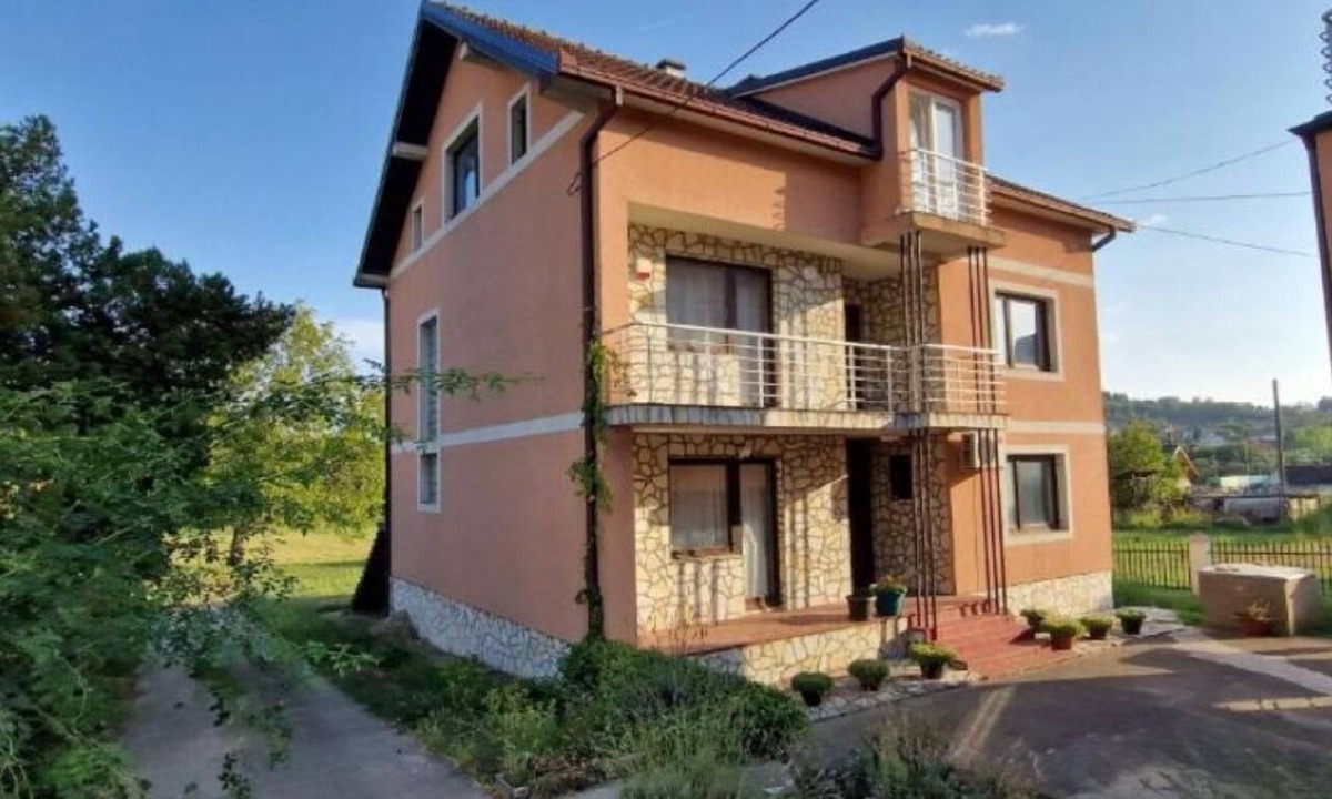Belgrade House | The beautiful, spacious villa in Vrčin features seven bedrooms and three bathrooms.
