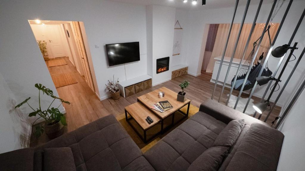 Brasov Apartment | The Retreat - Heartwarming Fireplace 3-Room Apartment