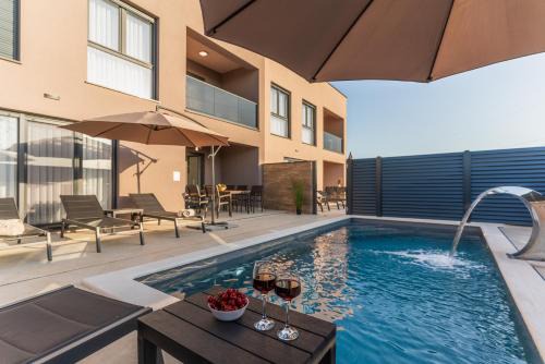 Nin Villa | The Sun