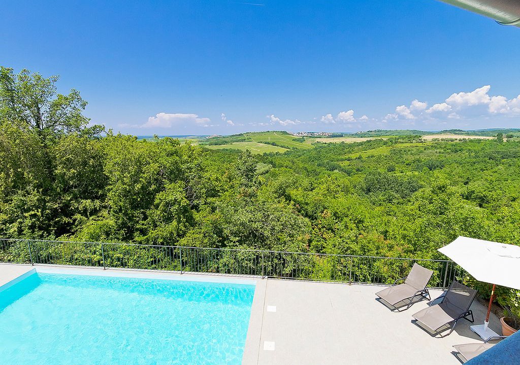 Baredine Villa | This 4-bedroom villa for up to 8 guests is located in Buje and has a private swimming pool, air-cond