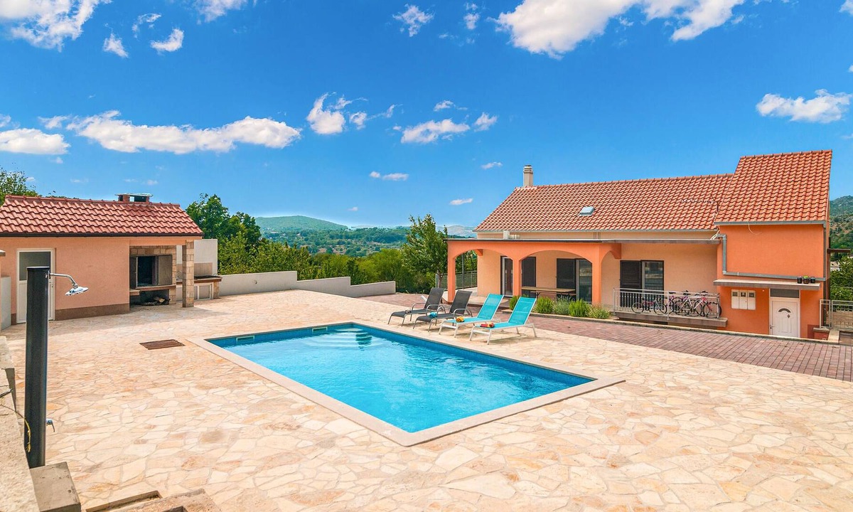 Klis House | This beautiful vacation home with pool is located in the small village of Br.