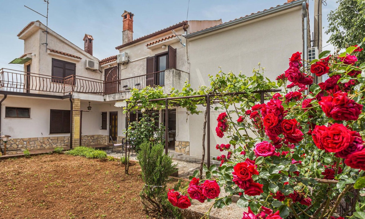 Tar House | This simply and functionally furnished apartment is located in a private house in the village Tar.