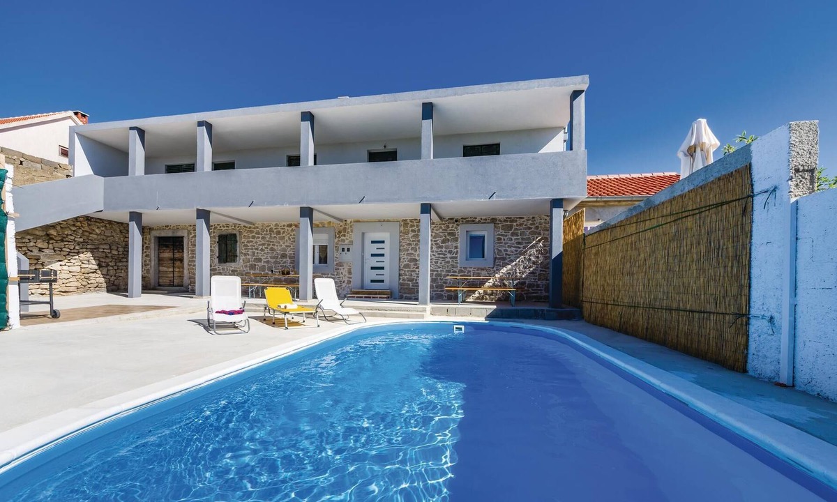 Velim House | This tastefully furnished vacation home with pool is located in Nadin, which belongs to the municipa