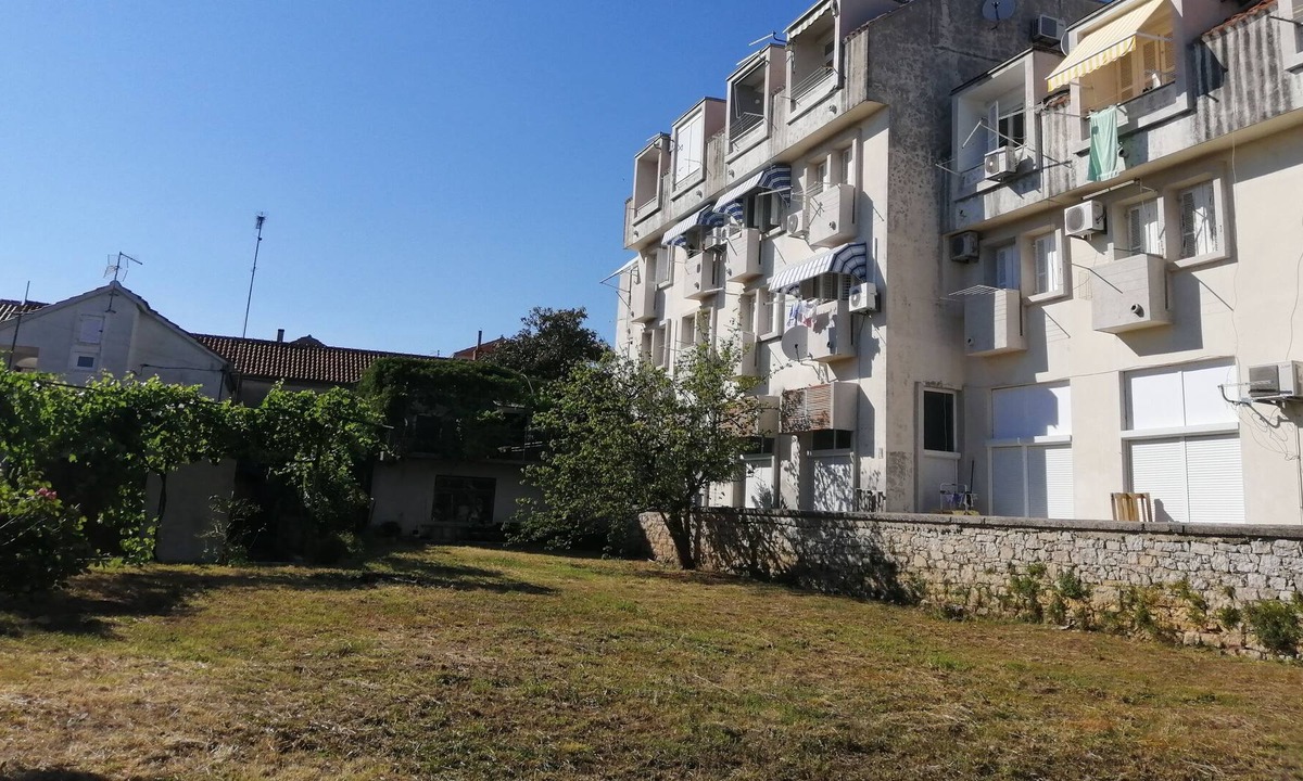 Sveti Filip i Jakov Apartment | Three bedroom apartment with balcony and sea view Sveti Filip i Jakov, Biograd (A-17676-a)