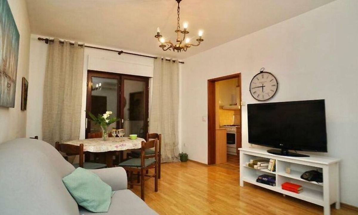 Seget Vranjica Apartment | Three Bedroom Apartment with Terrace