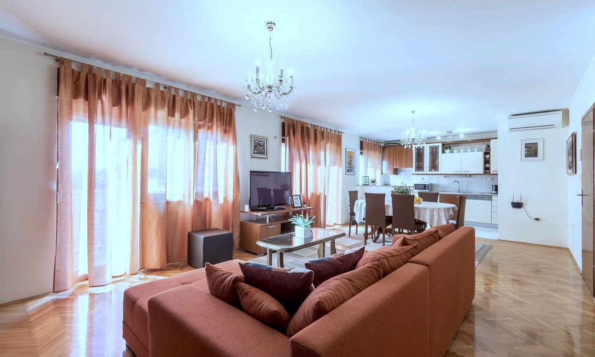 Kastel Novi Apartment | Three bedroom apartment with balcony Kaštel Štafilić, Kaštela (A-20662-b)