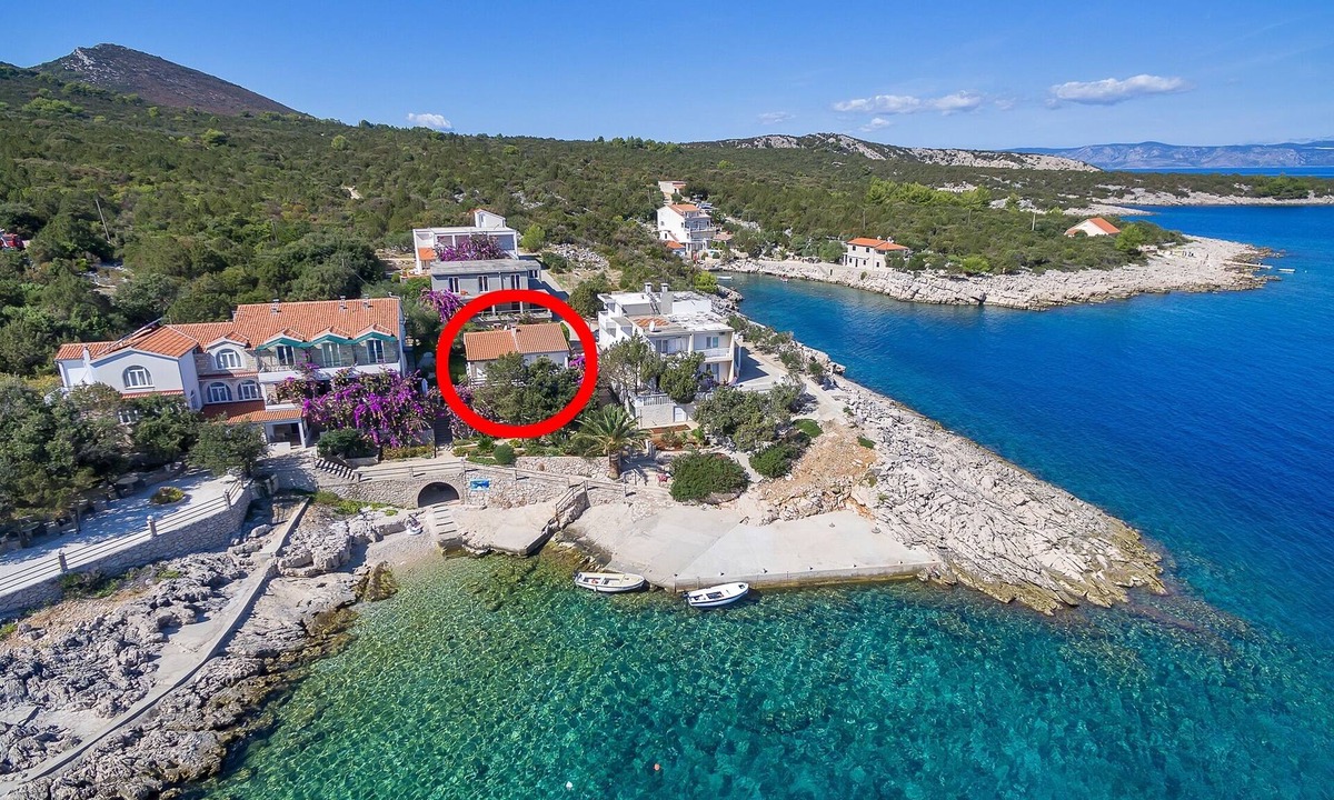 Pokrivenik Apartment | Three bedroom apartment near beach Cove Pokrivenik (Hvar) (A-5223-b)