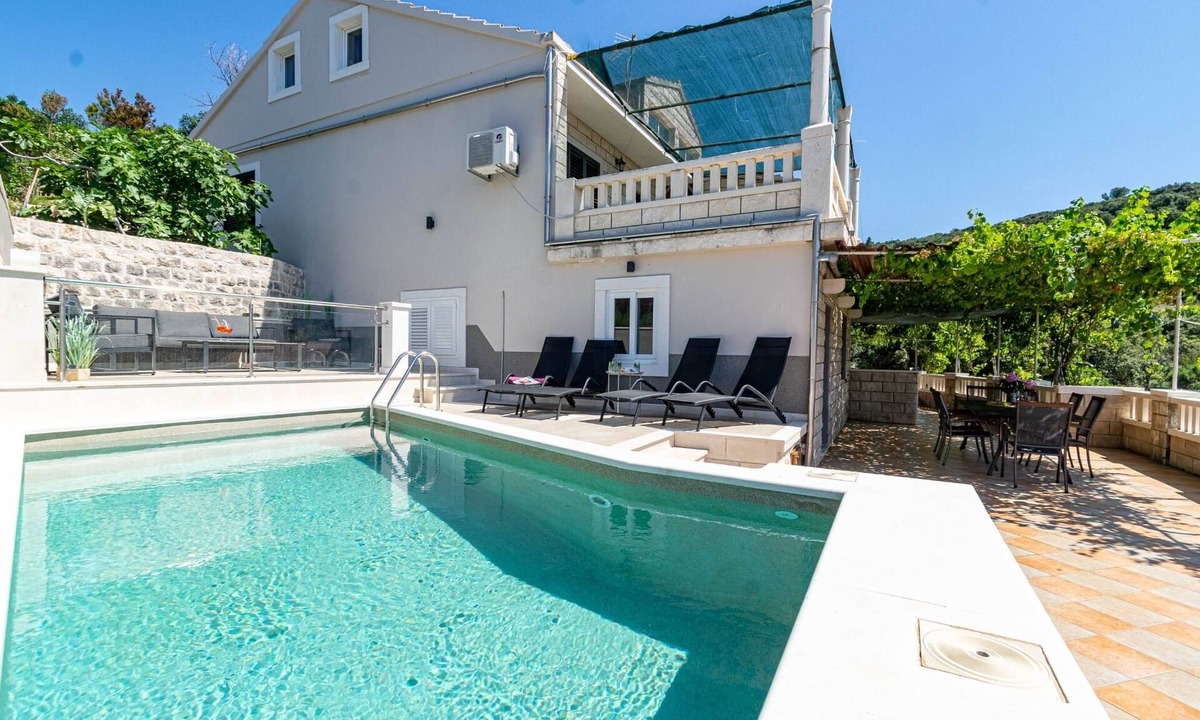 Zrnovo Apartment | Three bedroom apartment with a swimming pool Tri Žala, Korčula (A-558-e)