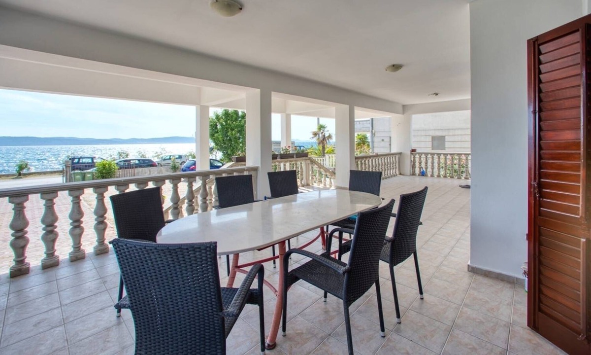 Bibinje Apartment | Three bedroom apartment near beach Bibinje (Zadar) (A-5780-d)