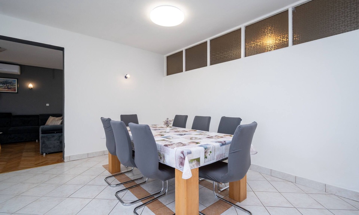 Ljubac Apartment | Three bedroom apartment with a swimming pool Ljubač, Zadar (A-5831-a)