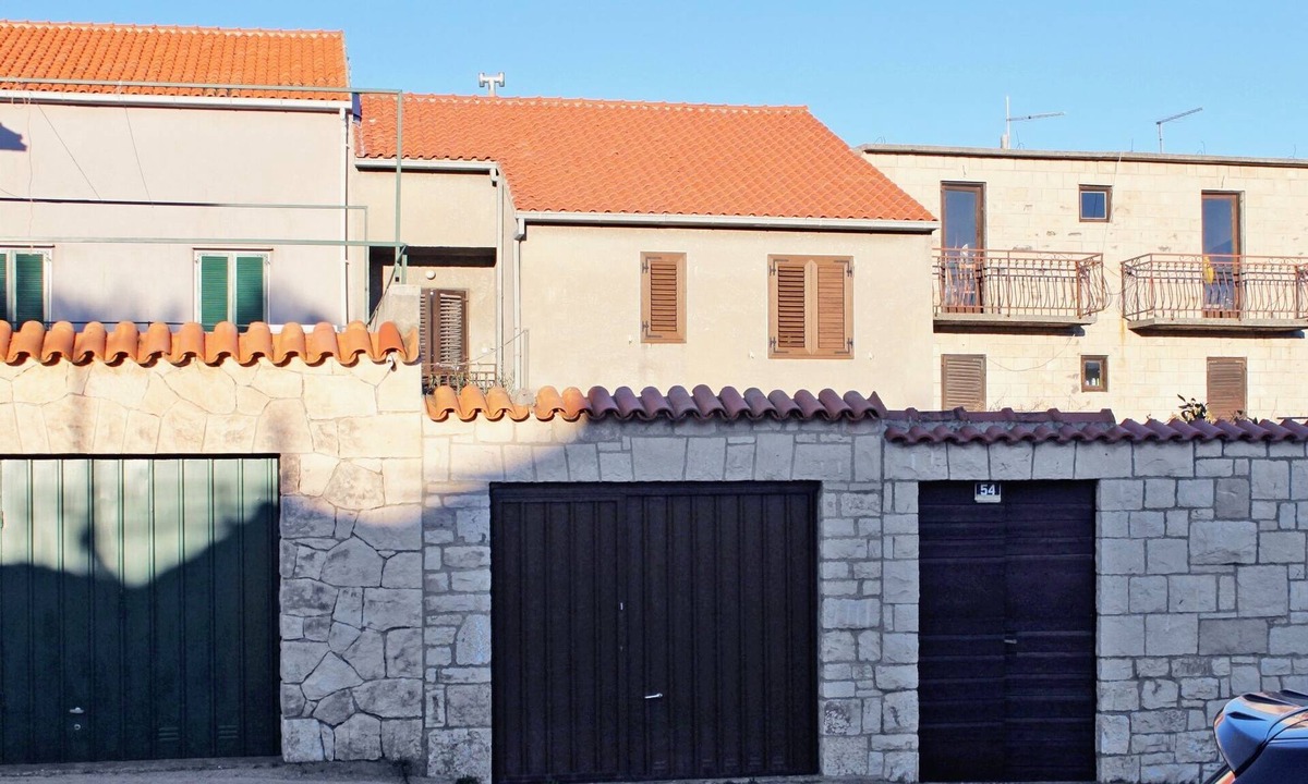 Supetar Apartment | Three bedroom apartment with terrace Supetar, Brač (A-6026-a)