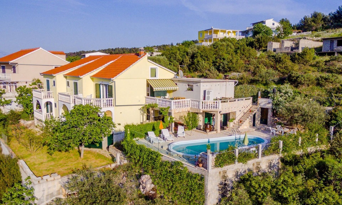 Mastrinka Apartment | Three bedroom apartment with a swimming pool Mastrinka, Čiovo (A-22372-a)