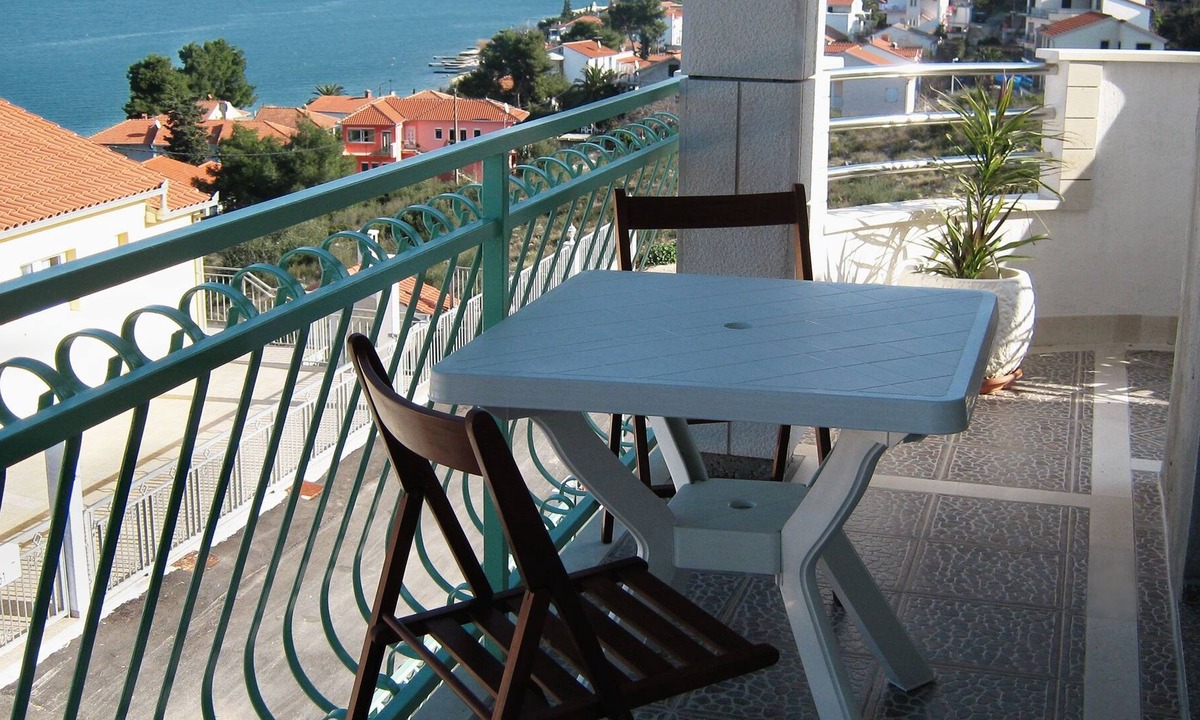 Mastrinka Apartment | Three bedroom apartment with balcony and sea view Mastrinka, Čiovo (A-4649-a)
