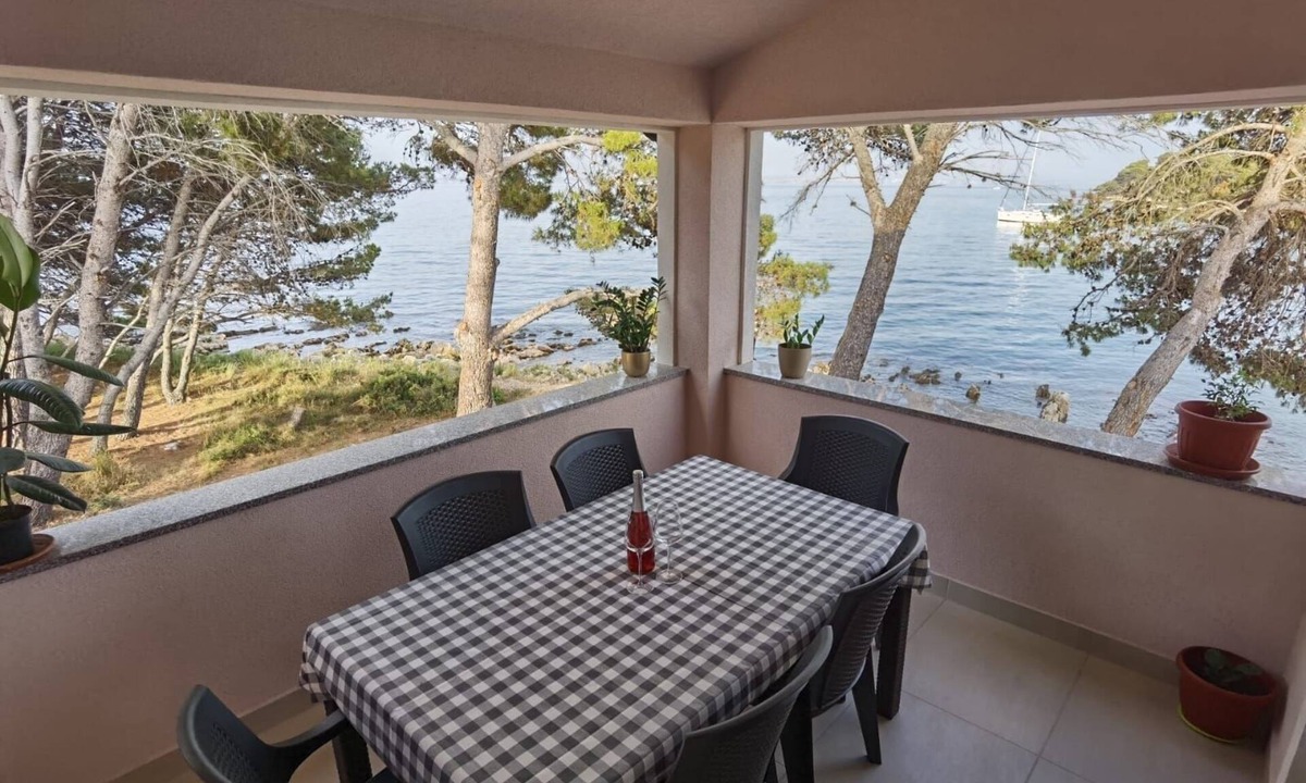 Batalaza Apartment | Three bedroom apartment near beach Ugljan (A-19580-a)