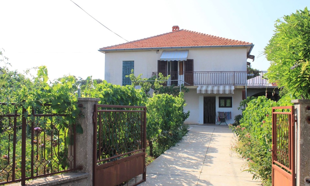 Ugljan Apartment | Three bedroom apartment with terrace and sea view Ugljan (A-8264-a)