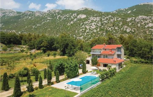 Ostrvica Apartment | Three-Bedroom Apartment In Ostrvica