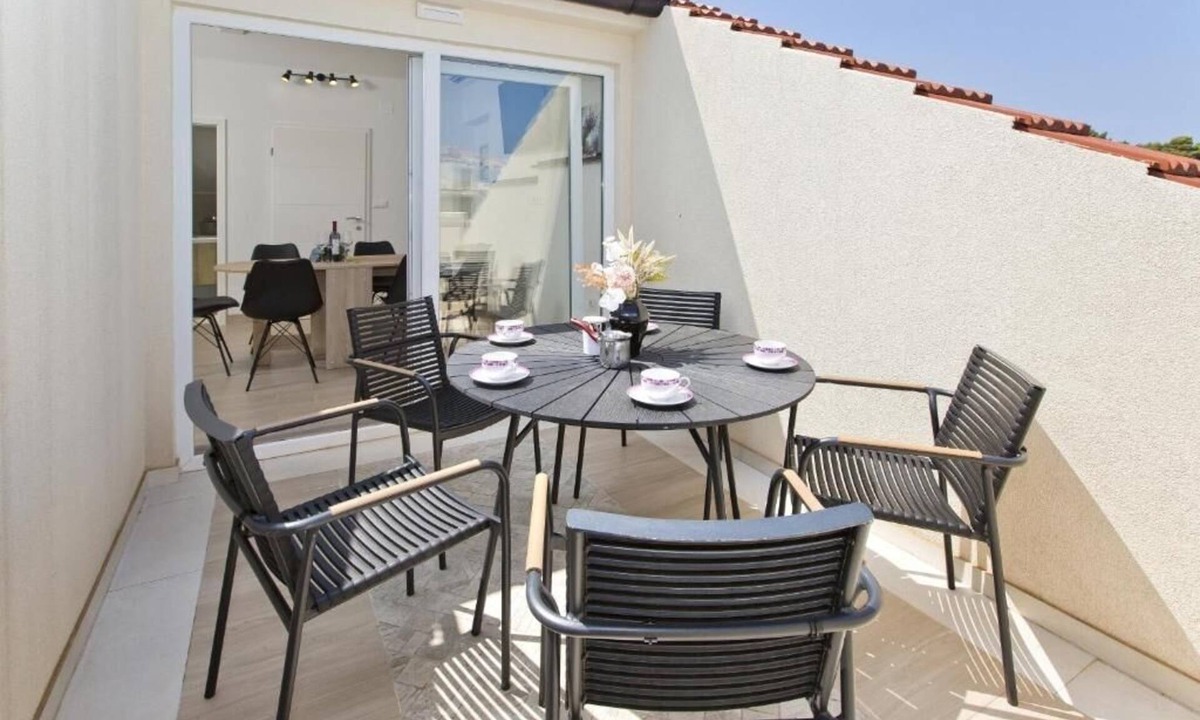 Krizna luka Apartment | Three bedroom apartment with terrace Hvar (A-25301-d)