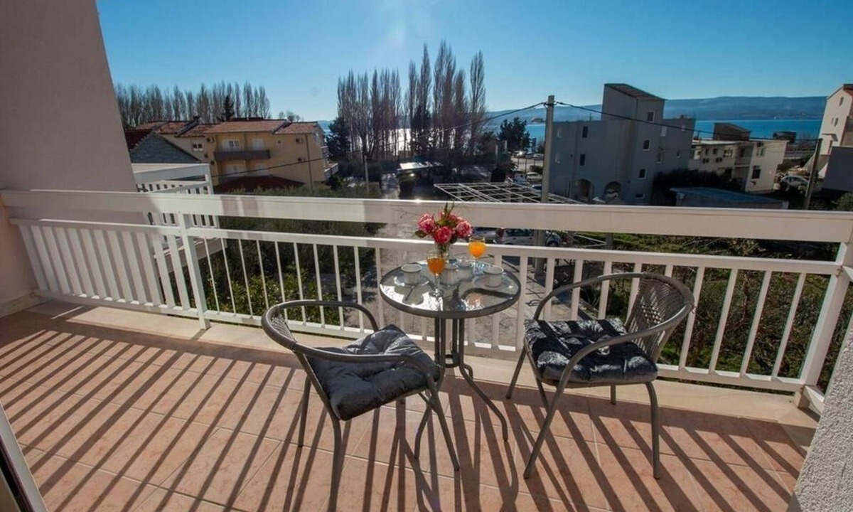 Omis Apartment | Three bedroom apartment with balcony and sea view Duće, Omiš (A-7576-a)