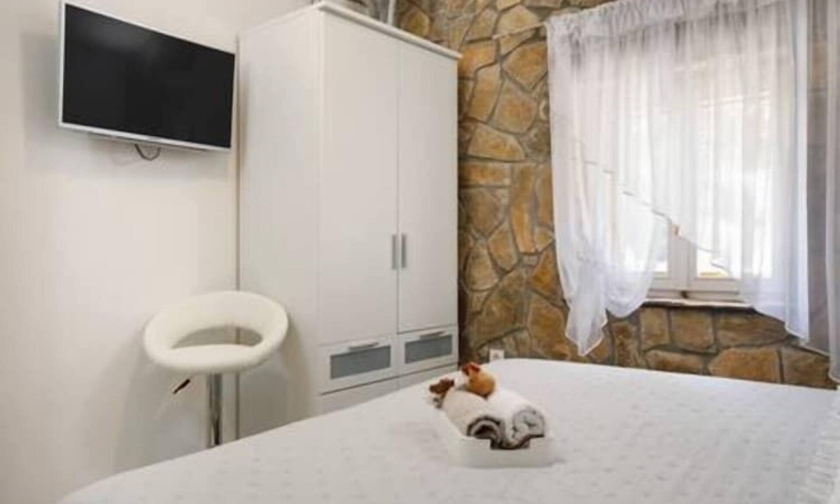 Drnis House | Three Bedroom Holiday Home with Pool