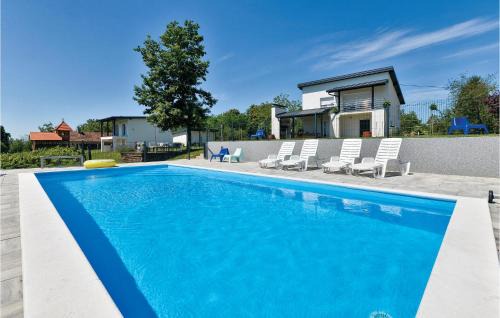 Durdevac House | Three-Bedroom Holiday Home In Durdevac