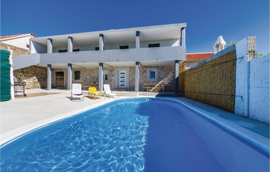 Velim House | Three-Bedroom Holiday Home in Nadin