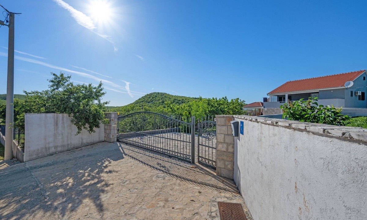 Cvrljevo House | Three Bedroom Holiday Home with Private Pool and Terrace