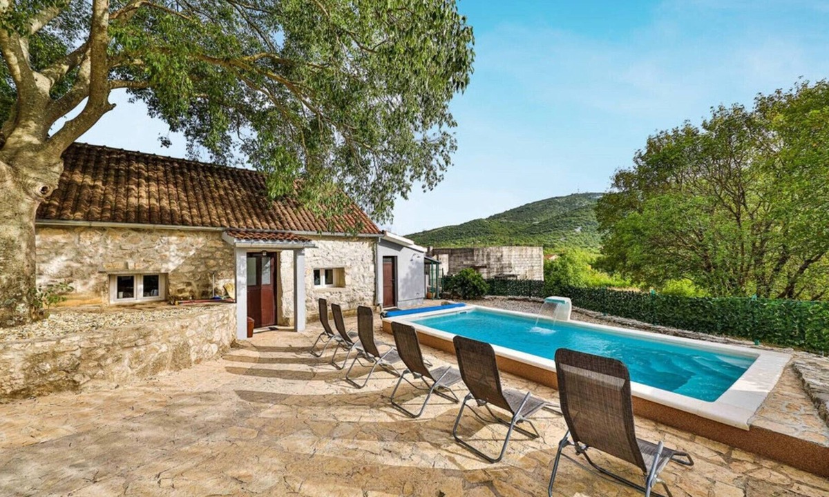 Labin House | Three Bedroom Holiday Home with Pool