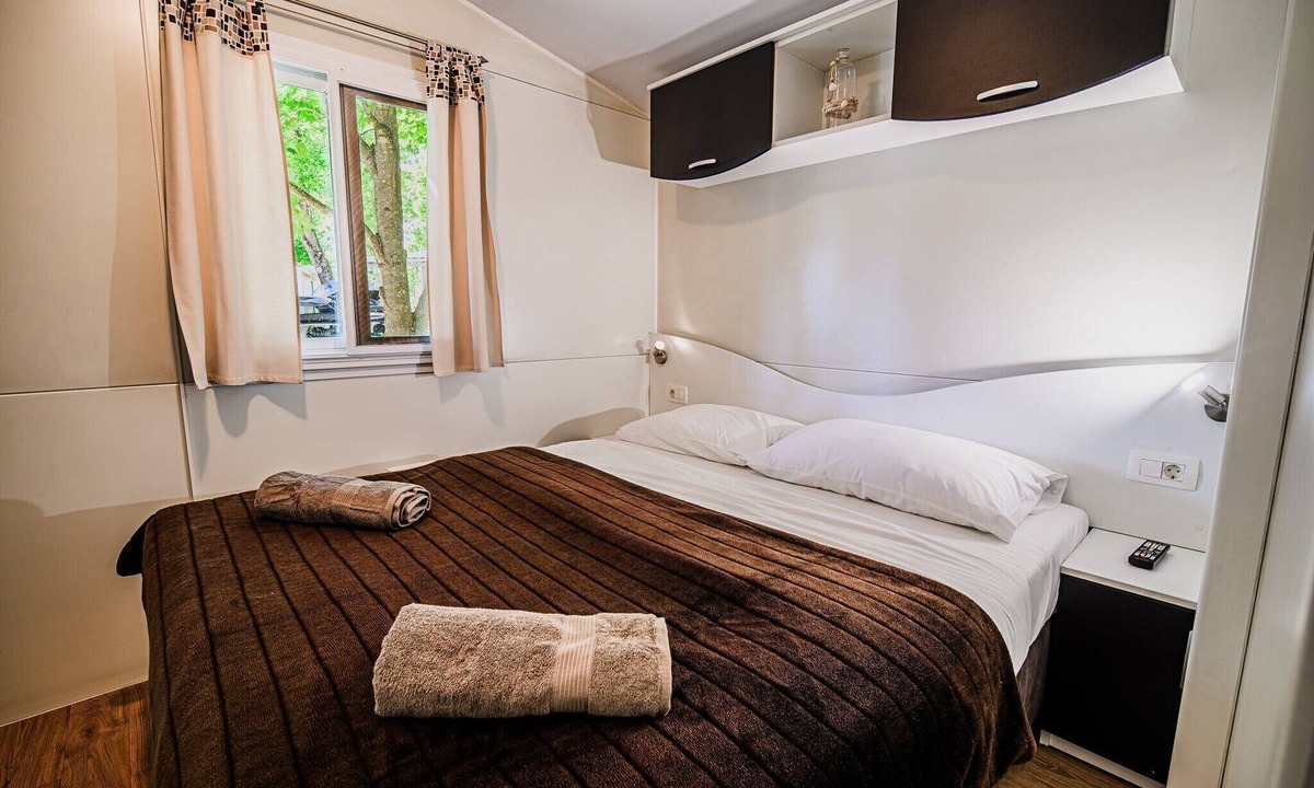 Terme Catez House | Three Bedroom Mobile Home with Lake View