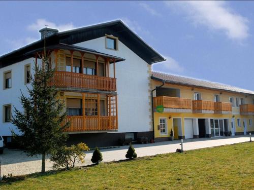 Banovci House | Tourist Farm Šalamun
