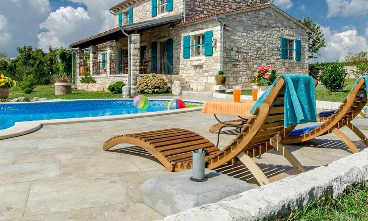 Krculi Cabin | Traditional stone villa for 9 people with pool in Central Istria