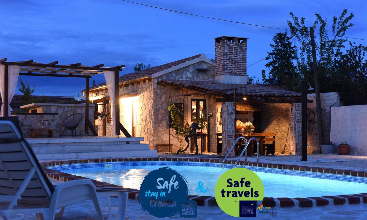 Zemunik Donji Villa | Traditional villa Palace, 8 people, 2 bedroom, fenced garden, private pool
