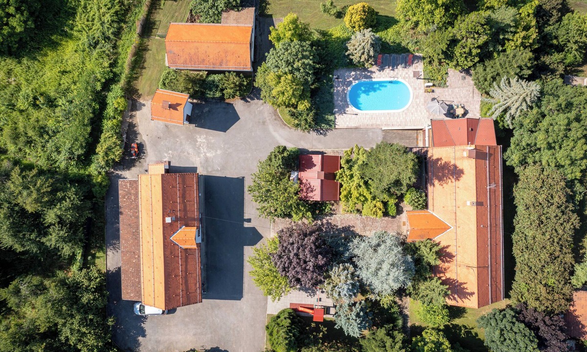 Levanjska Varos Villa | Tranquil 3-bedroom villa with AC in lovely Ovcara