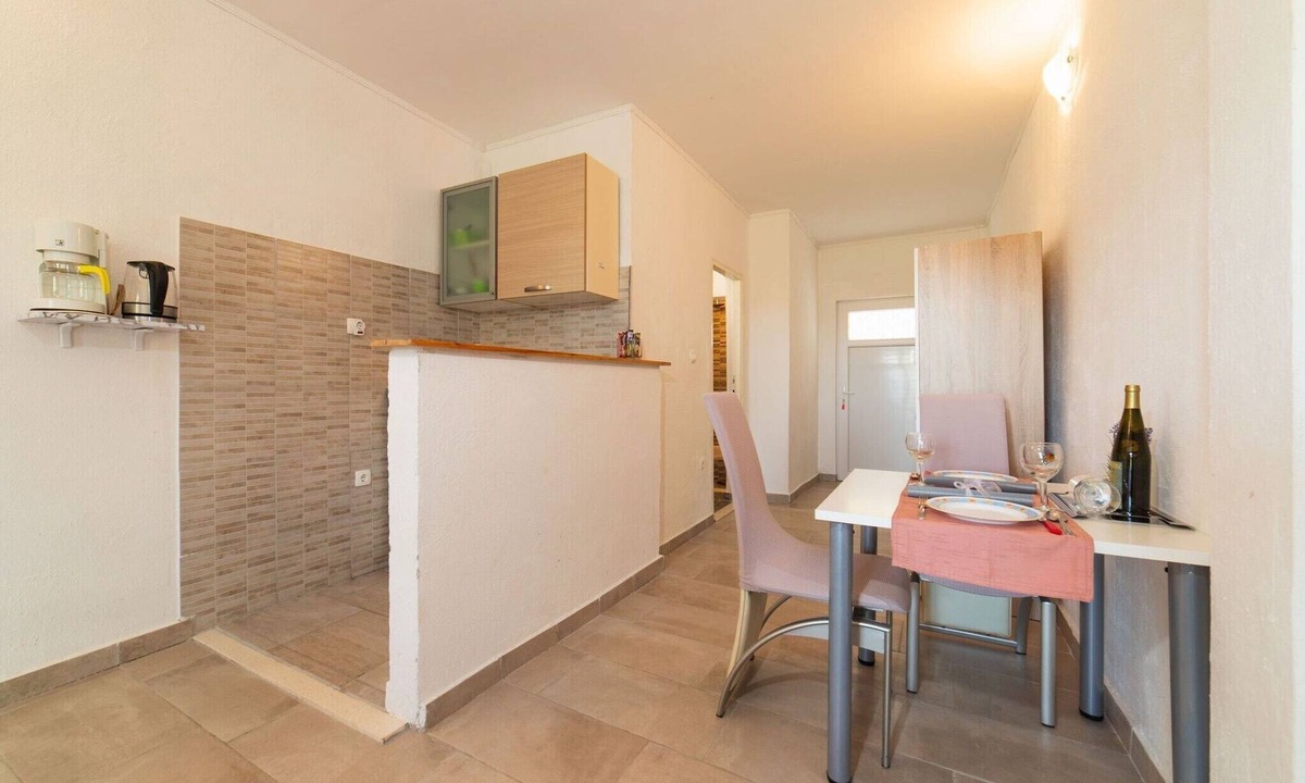 Rudine Apartment | Tranquil and Stylish Apartment Kastel Novi - Studio Apartment with Garden