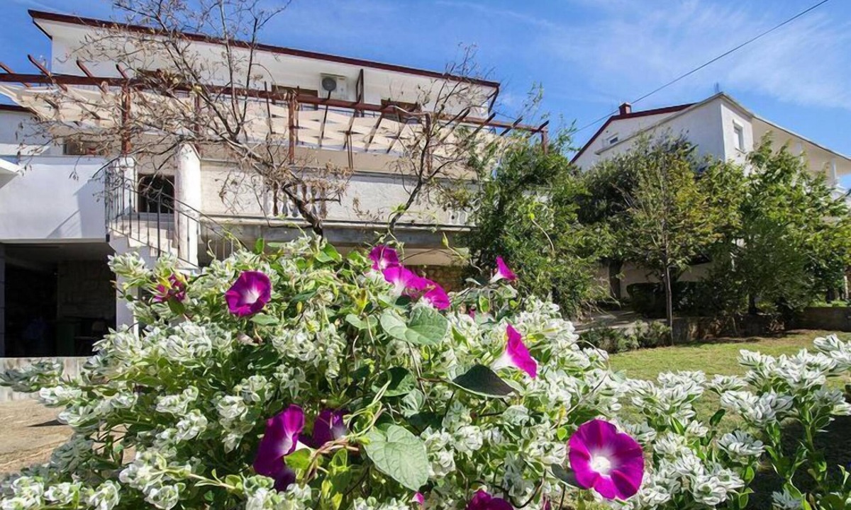 Starigrad Apartment | Tranquil Couple Retreat in Starigrad