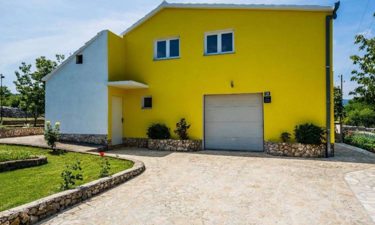 Primorski Dolac House | Tranquil Oasis Holiday Home Primorski Dolac with Pool - Three Bedroom Holiday Home with Pool