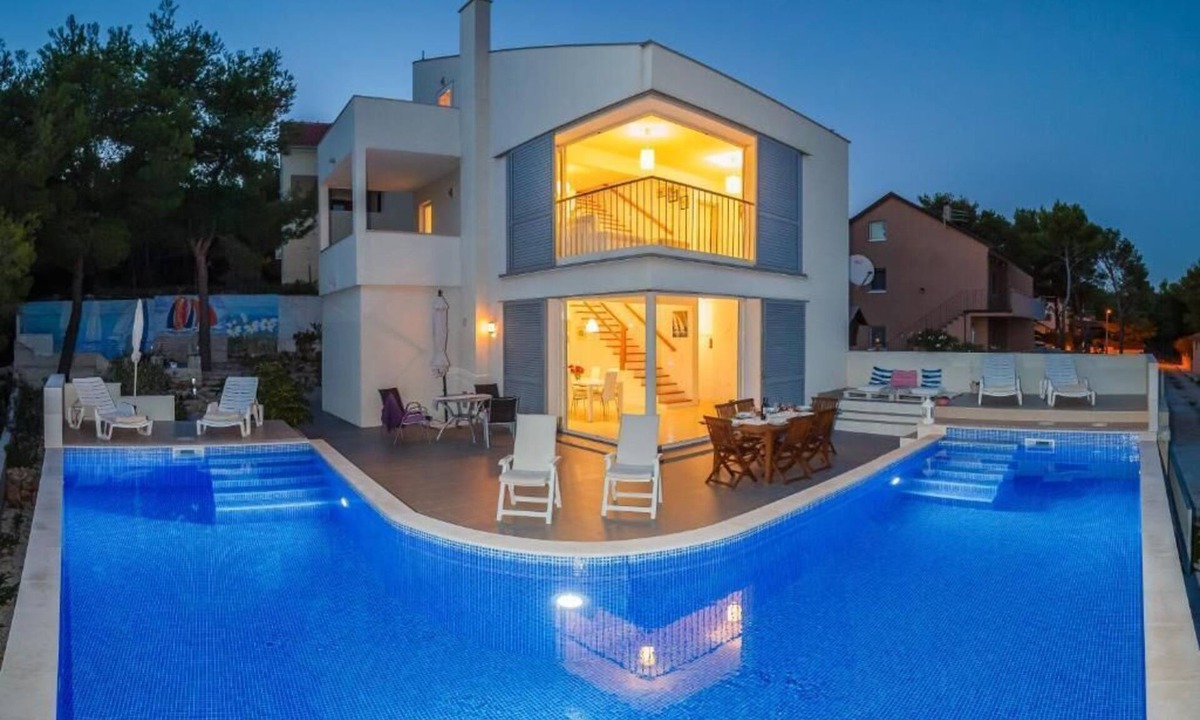 Cove Osibova (Milna) Villa | Tremendous 3-bedroom Villa Casabianca with AC in charming Milna