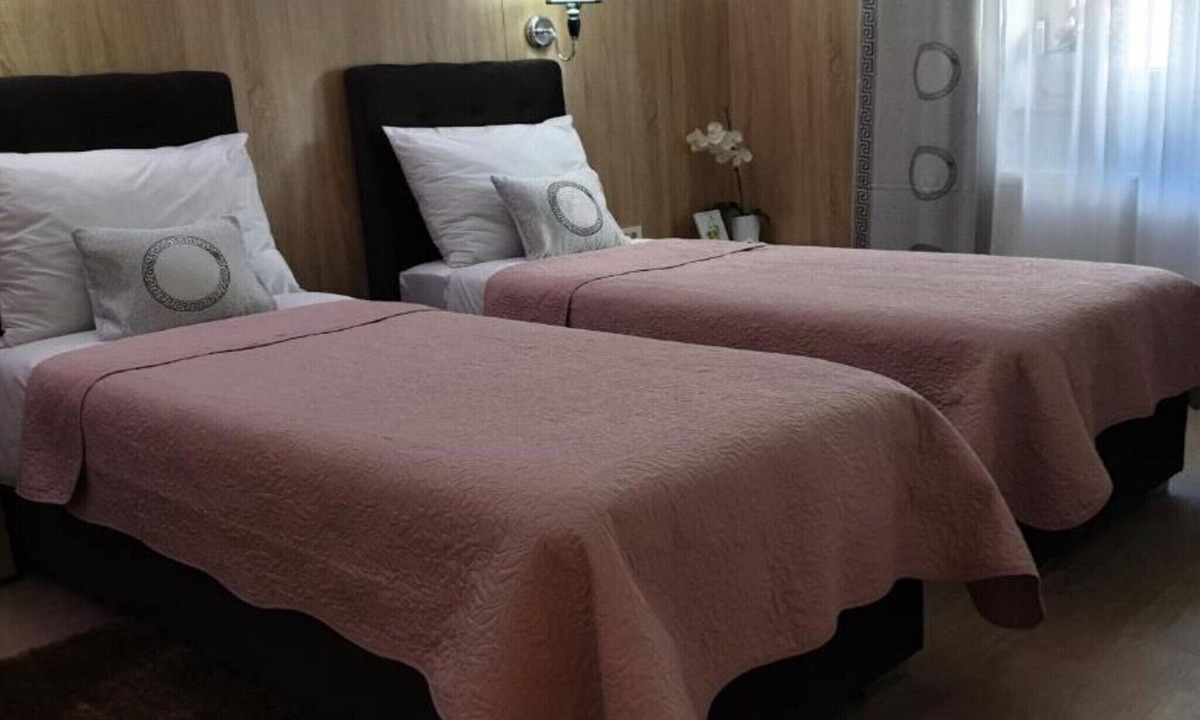 Daruvar Apartment | Triple Room With Private Bathroom (A4)