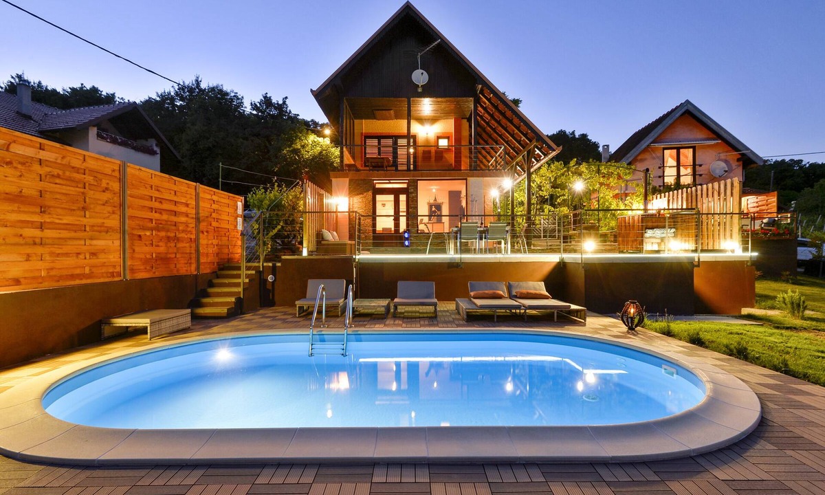 Sveti Ivan Zelina House | Twin Oasis Retreat with Pool & Spa, Sveti Ivan Zelina, Croatia