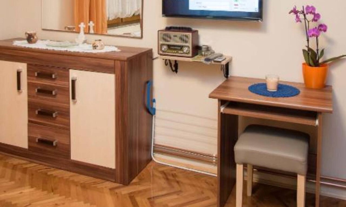 Daruvar House | Twin Room With Shared Kitchen And Bathroom