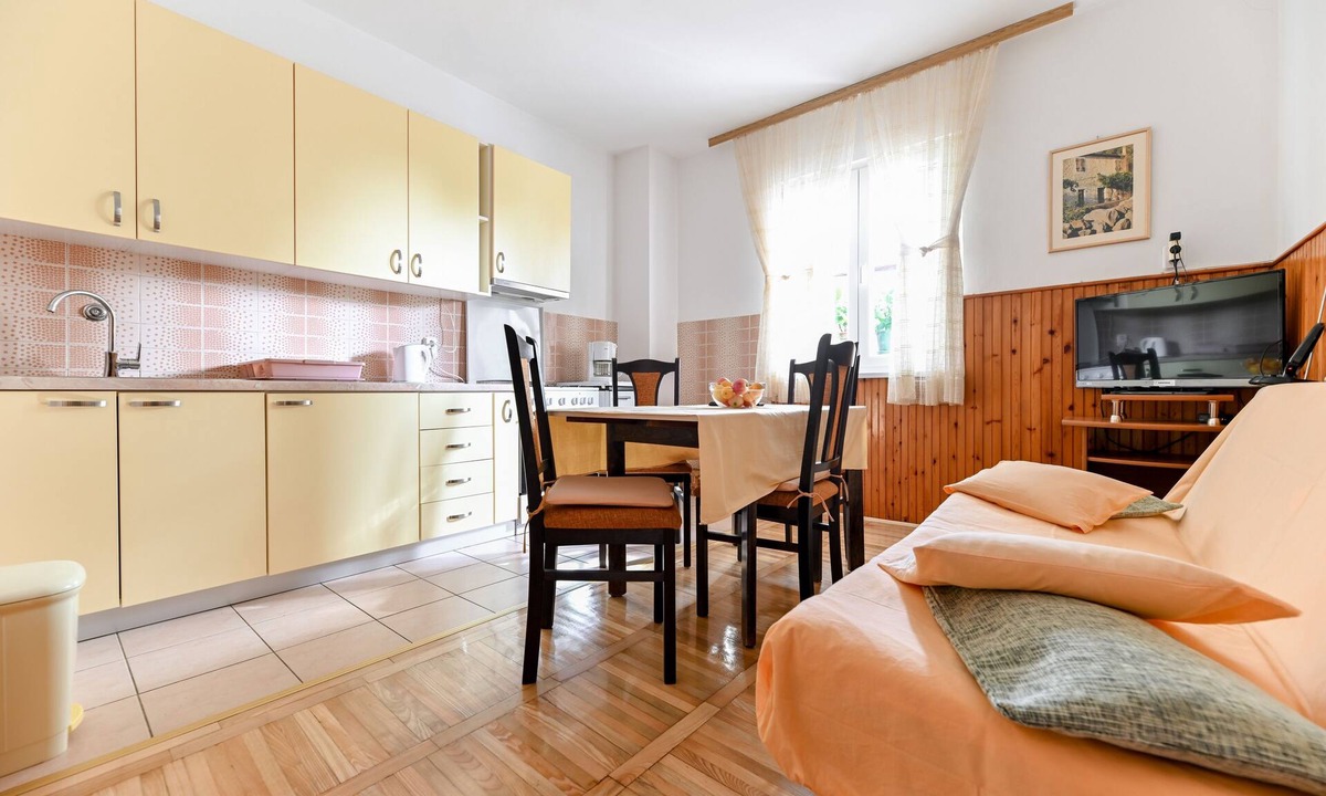 Seline Apartment | Two bedroom apartment near beach Seline (Paklenica) (A-6564-b)