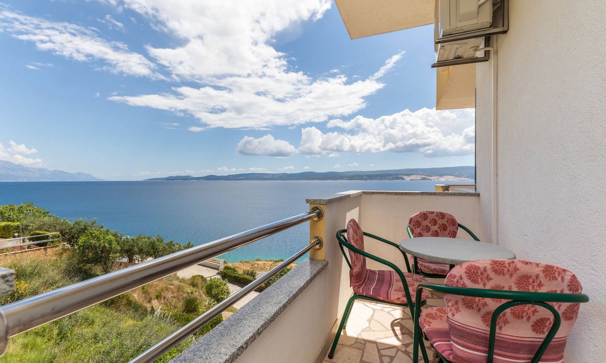 Ruskamen Apartment | Two bedroom apartment with balcony and sea view Lokva Rogoznica, Omiš (A-23105-d)