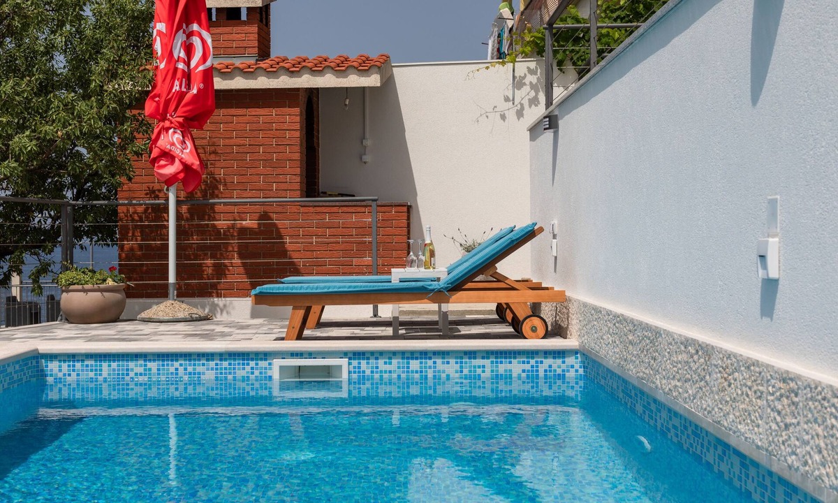 Celina Apartment | Two bedroom apartment with a swimming pool by the beach Zavode, Omiš (A-1021-b)